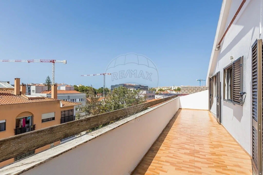 Apartamento T2 para Venda em Carcavelos e Parede Foto 20