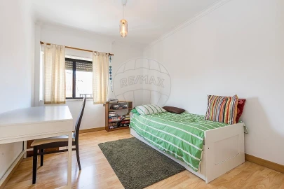 Apartamento T2 para Venda em Carcavelos e Parede