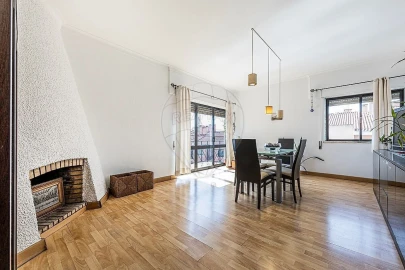 Apartamento T2 para Venda em Carcavelos e Parede