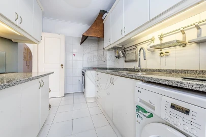 Apartamento T2 para Venda em Carcavelos e Parede