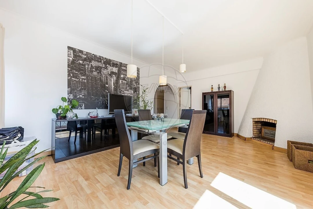 Apartamento T2 para Venda em Carcavelos e Parede Foto 13