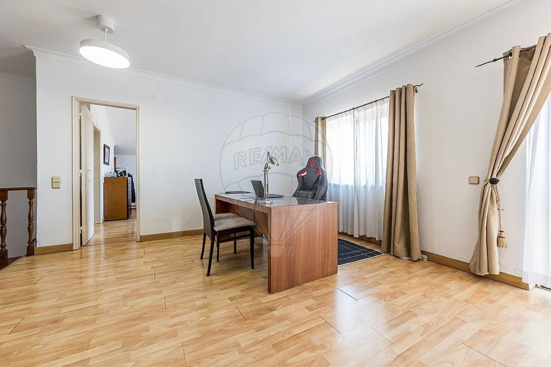 Apartamento T2 para Venda em Carcavelos e Parede Foto 16