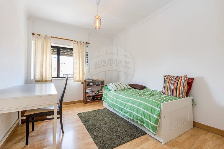 Apartamento T2 para Venda em Carcavelos e Parede Foto 7