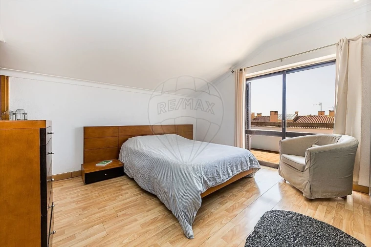 Apartamento T2 para Venda em Carcavelos e Parede Foto 18