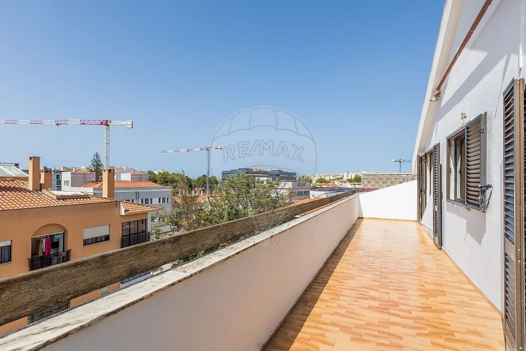 Apartamento T2 para Venda em Carcavelos e Parede Foto 20