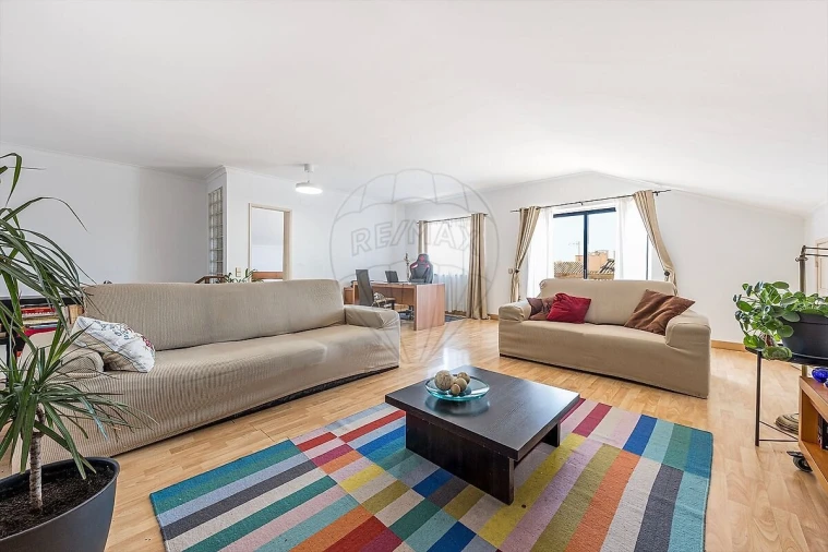 Apartamento T2 para Venda em Carcavelos e Parede Foto 17