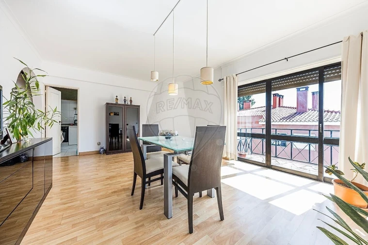 Apartamento T2 para Venda em Carcavelos e Parede Foto 12