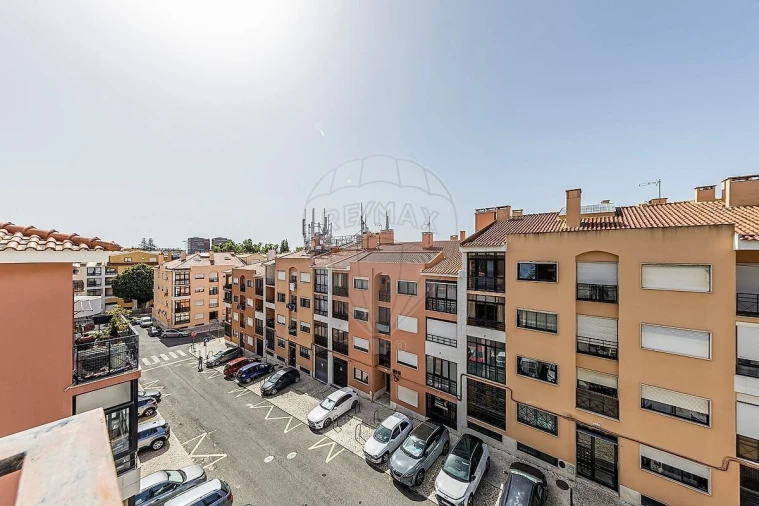 Apartamento T2 para Venda em Carcavelos e Parede Foto 22