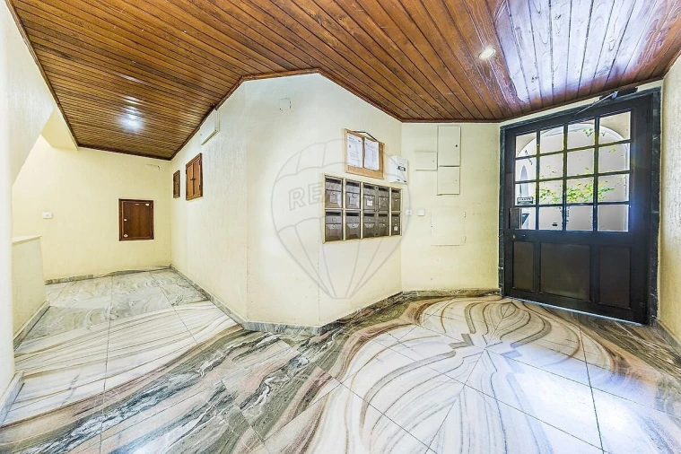 Apartamento T2 para Venda em Carcavelos e Parede Foto 3