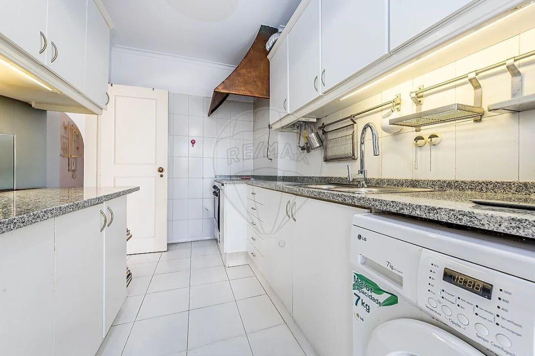 Apartamento T2 para Venda em Carcavelos e Parede Foto 8