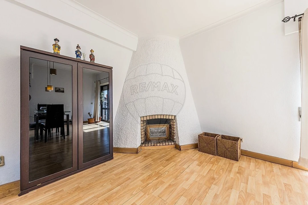 Apartamento T2 para Venda em Carcavelos e Parede Foto 9