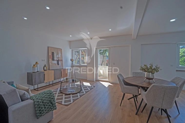 Apartamento T3 para Venda em Benfica Foto 2