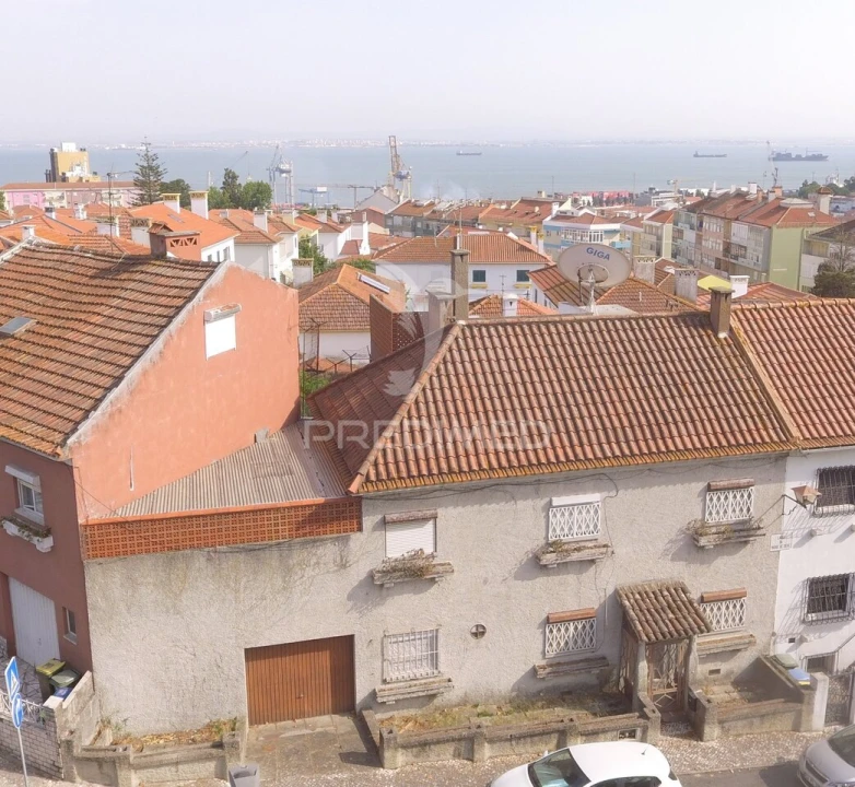 Moradia T0 para Venda em Beato Foto 1