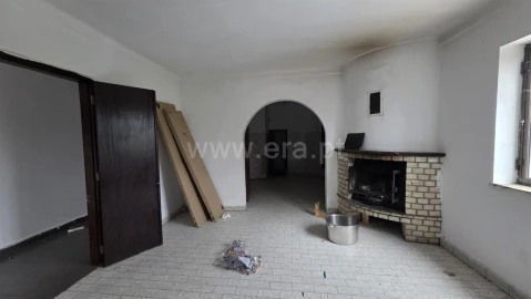 Moradia T4 para Venda em Fatela