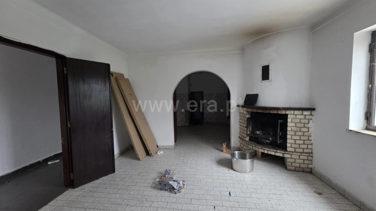 Moradia T4 para Venda em Fatela Foto 4