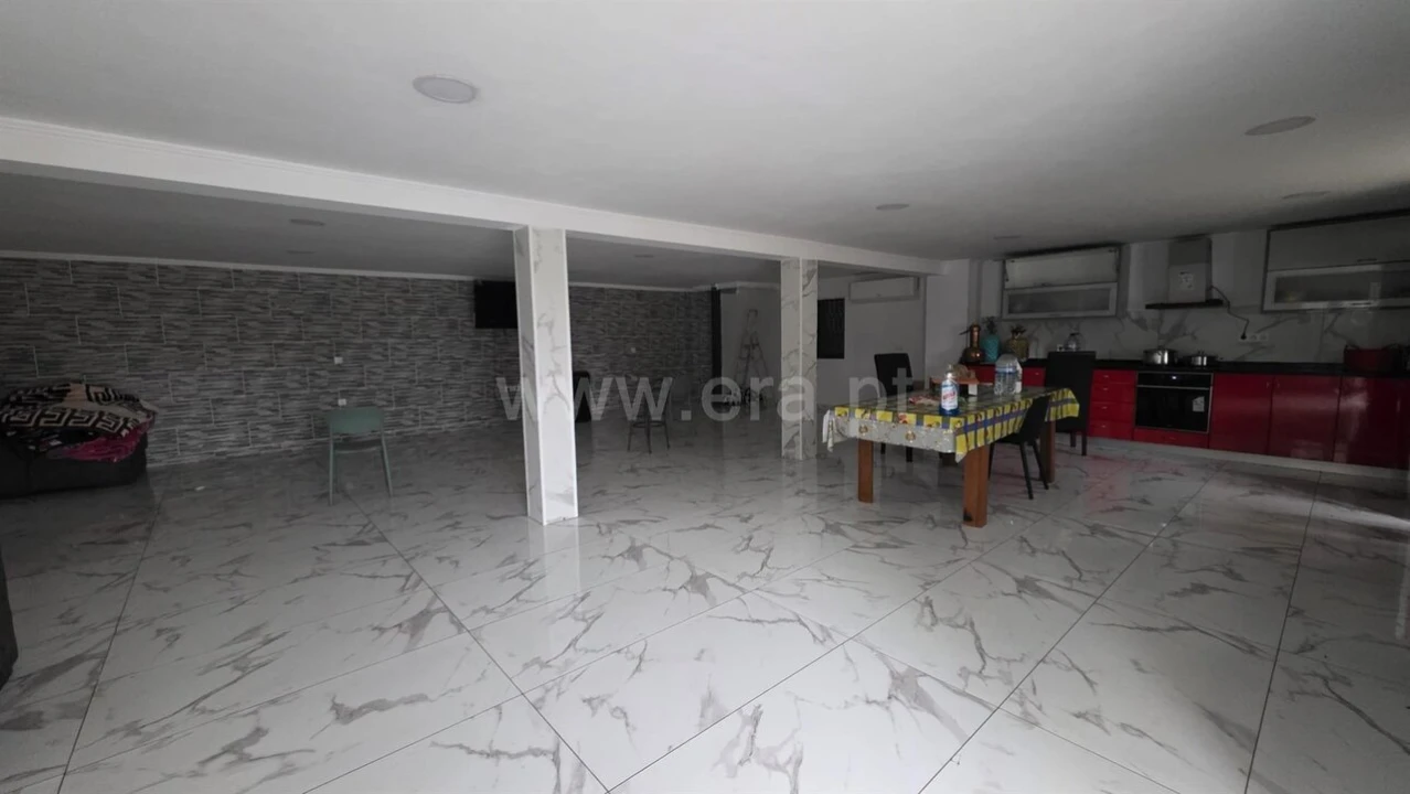 Moradia T4 para Venda em Fatela Foto 7