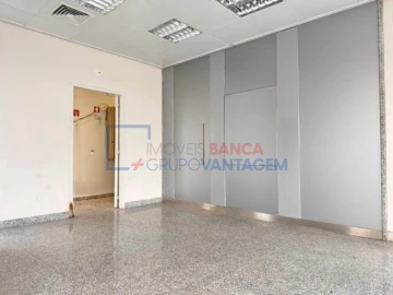 Loja para Venda em Ramada e Caneças