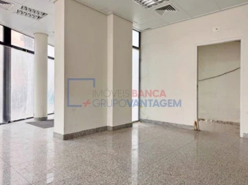 Loja para Venda em Ramada e Caneças