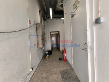 Loja para Venda em Ramada e Caneças