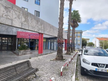 Loja para Venda em Ramada e Caneças