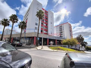 Loja para Venda em Ramada e Caneças