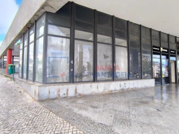 Loja para Venda em Ramada e Caneças