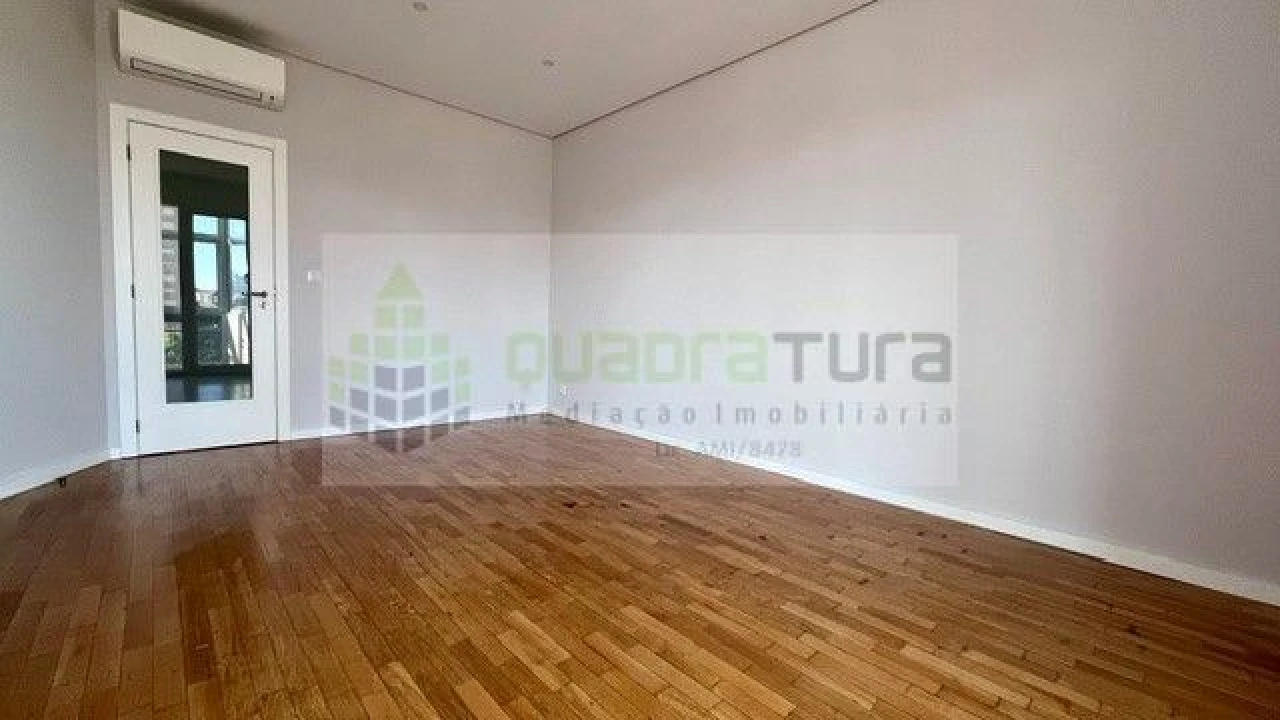 Apartamento T2 para Venda em Cedofeita, Santo Ildefonso, Sé, Miragaia, São Nicolau e Vitória Foto 2