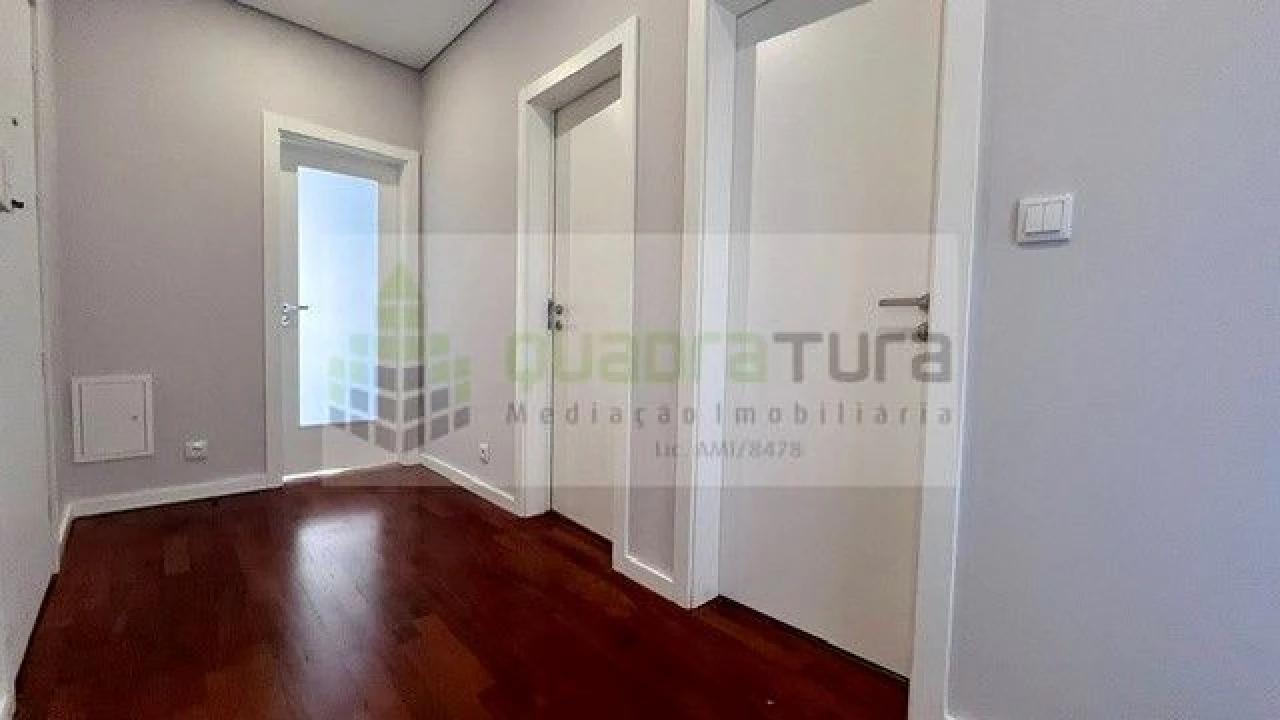 Apartamento T2 para Venda em Cedofeita, Santo Ildefonso, Sé, Miragaia, São Nicolau e Vitória Foto 4