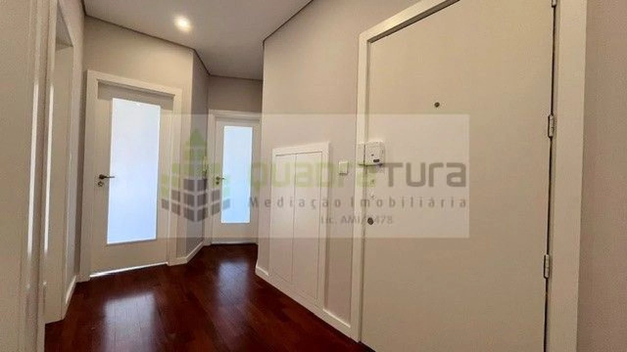 Apartamento T2 para Venda em Cedofeita, Santo Ildefonso, Sé, Miragaia, São Nicolau e Vitória Foto 5