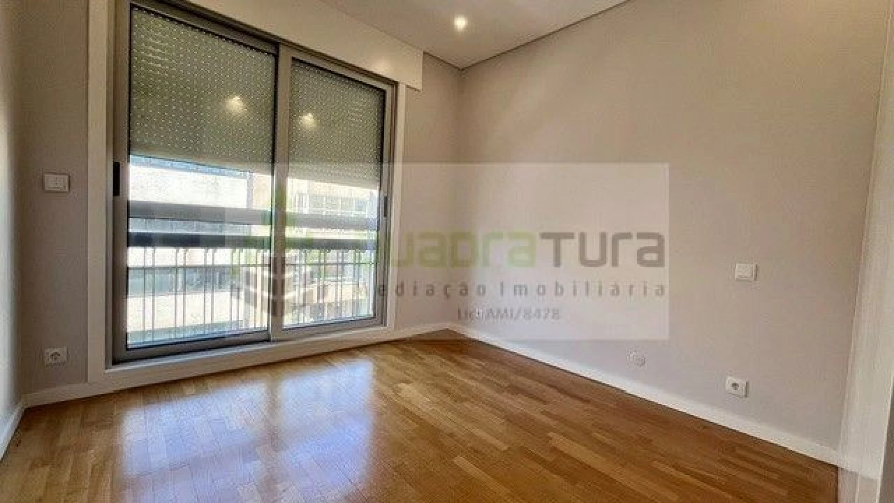 Apartamento T2 para Venda em Cedofeita, Santo Ildefonso, Sé, Miragaia, São Nicolau e Vitória Foto 11
