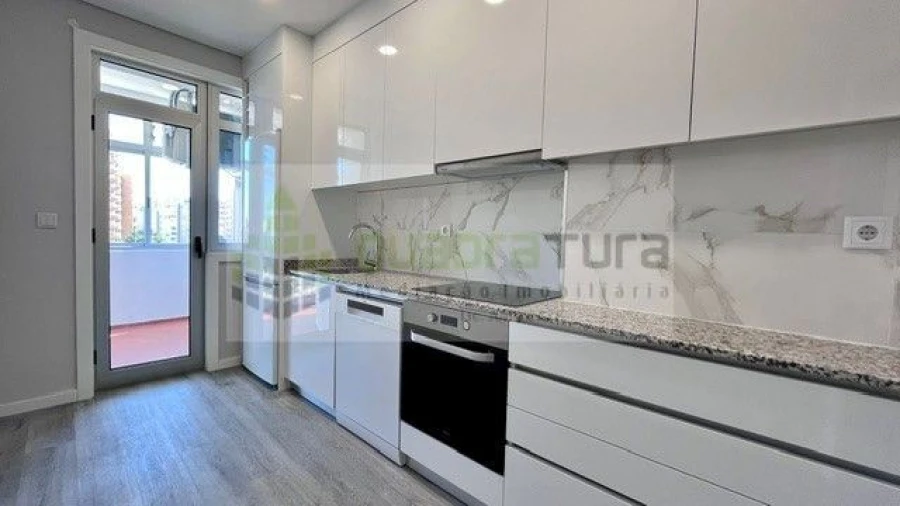 Apartamento T2 para Venda em Cedofeita, Santo Ildefonso, Sé, Miragaia, São Nicolau e Vitória Foto 6