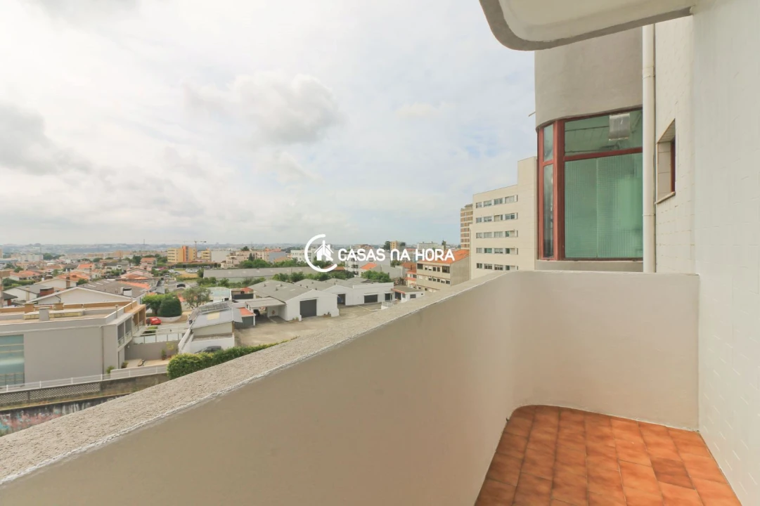 Apartamento T1 para Venda em Cidade da Maia Foto 3