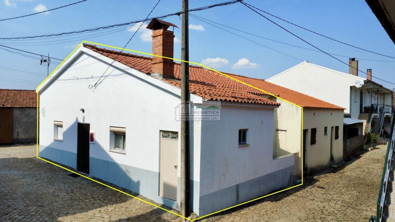 Moradia T2 para Venda em Cerejais Foto 1