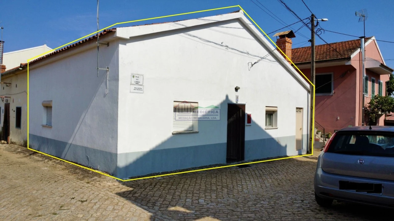 Moradia T2 para Venda em Cerejais Foto 2