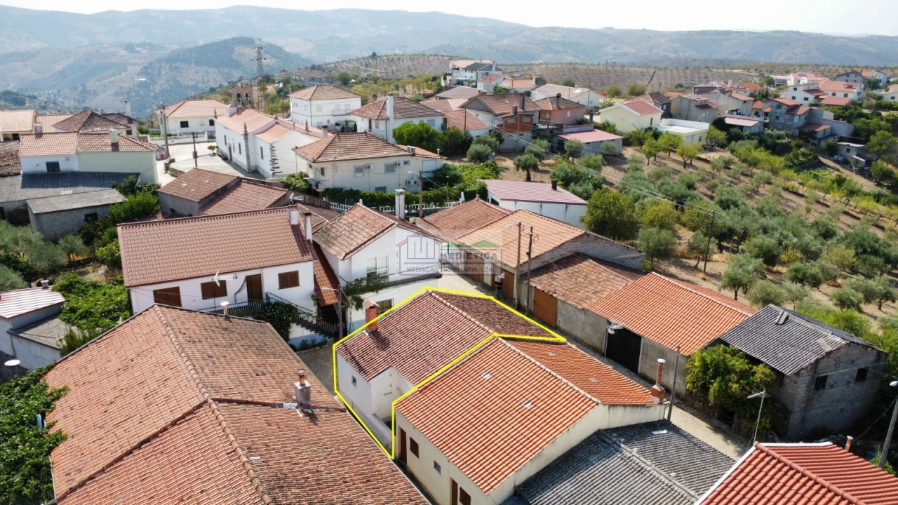 Moradia T2 para Venda em Cerejais Foto 3