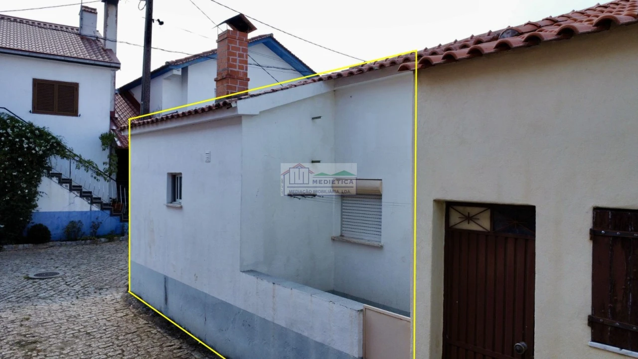 Moradia T2 para Venda em Cerejais Foto 4