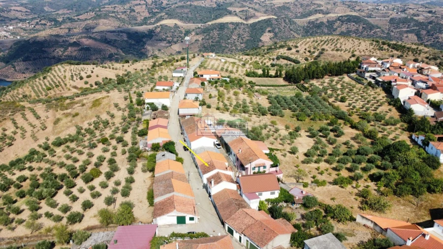 Moradia T2 para Venda em Cerejais Foto 5