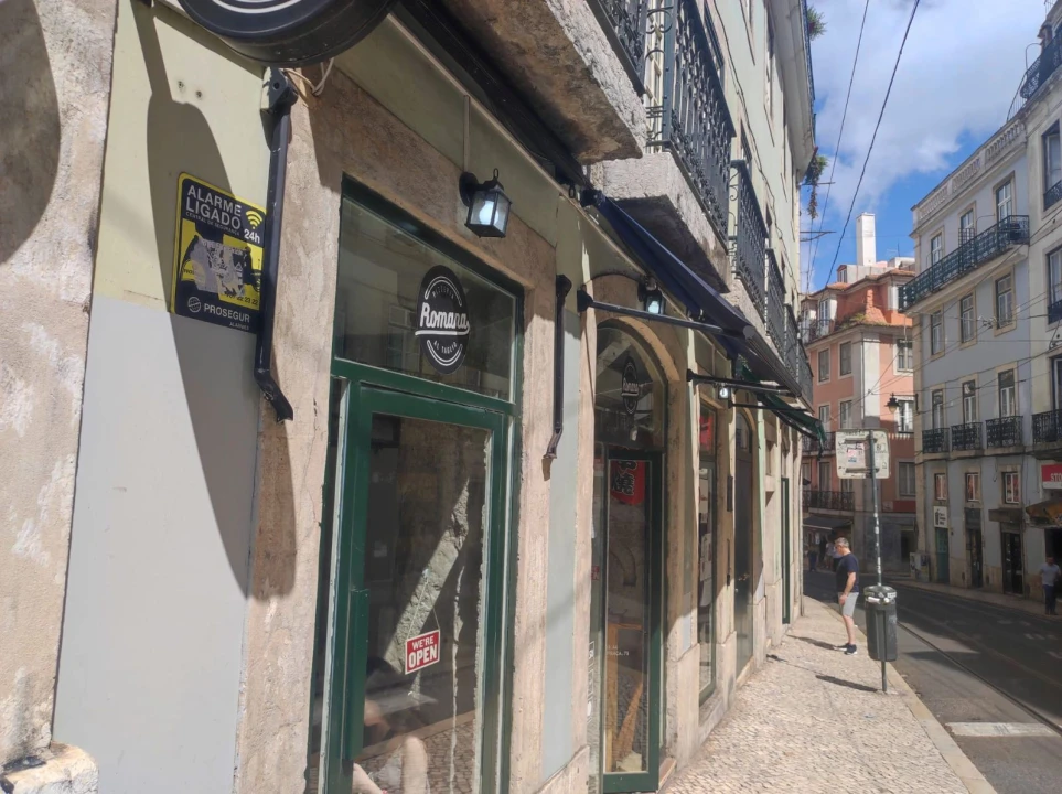 Loja para Arrendamento em Santa Maria Maior Foto 7