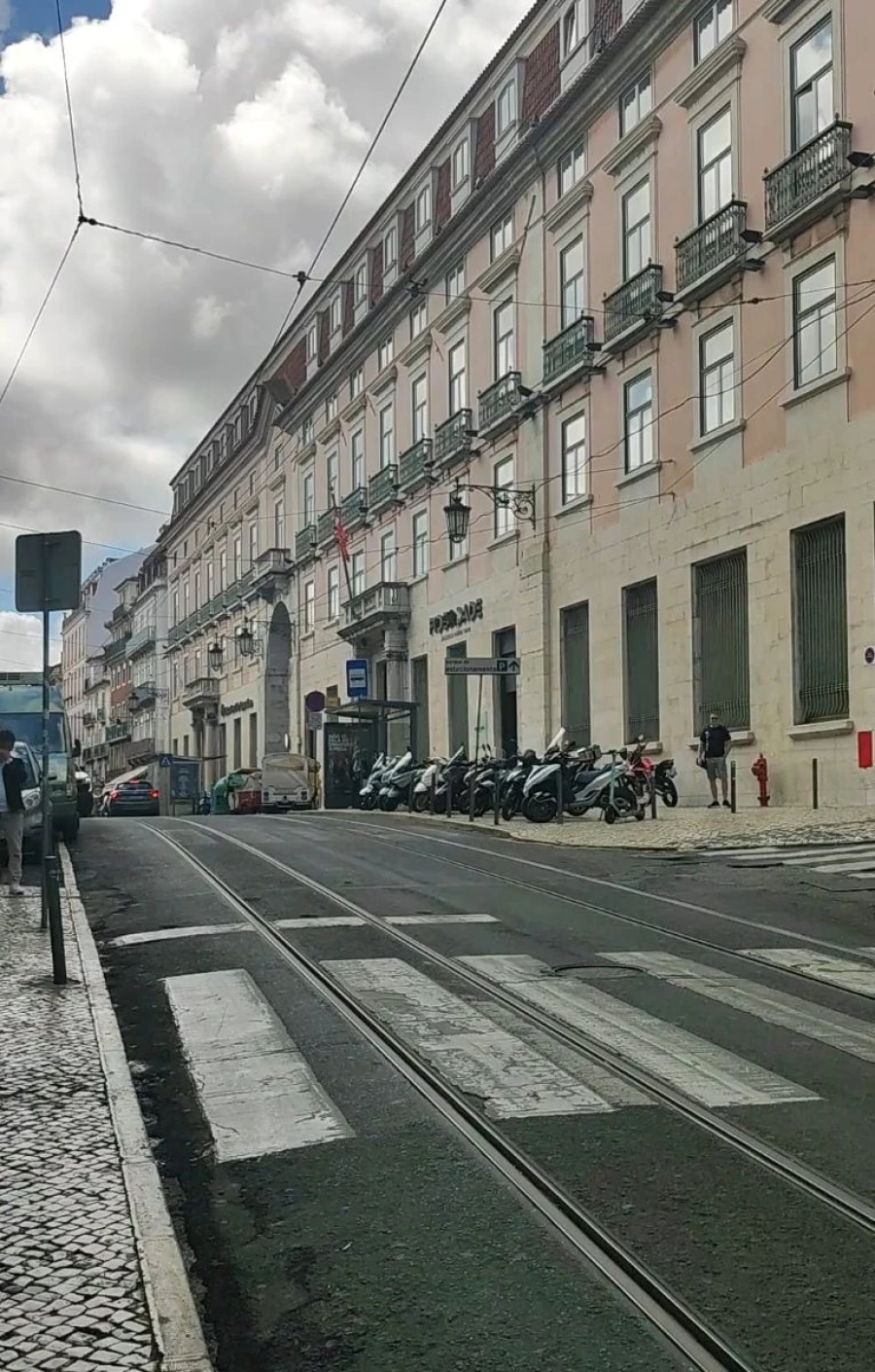 Loja para Arrendamento em Santa Maria Maior Foto 12