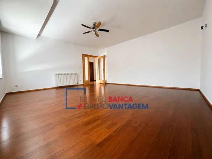 Apartamento T2 para Venda em Oliveira do Douro Foto 3