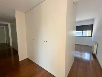 Apartamento T4 para Venda em Mafamude e Vilar do Paraíso