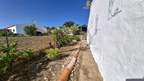 Moradia T2 para Venda em Almodôvar e Graça dos Padrões