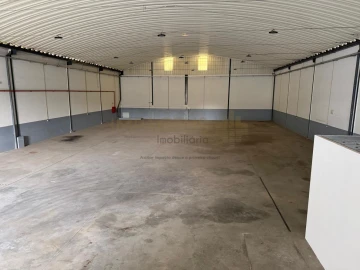 Loja para Arrendamento em Guilhabreu