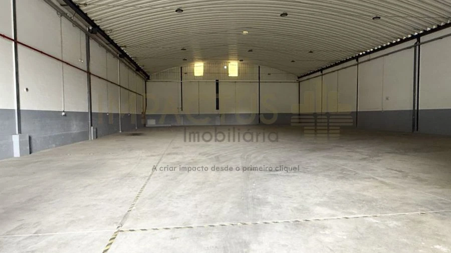 Loja para Arrendamento em Guilhabreu