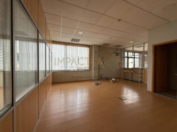 Loja para Arrendamento em Bougado (São Martinho e Santiago)