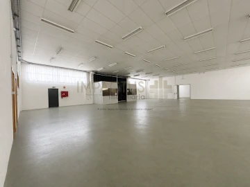 Loja para Arrendamento em Bougado (São Martinho e Santiago)
