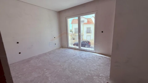 Moradia T4 para Venda em Atouguia da Baleia
