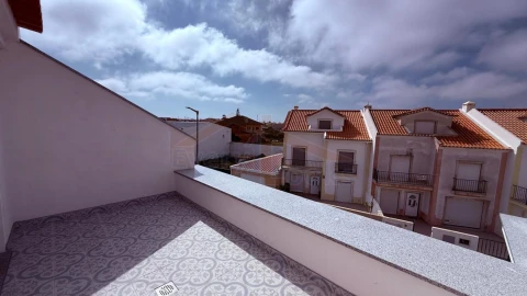 Moradia T4 para Venda em Atouguia da Baleia