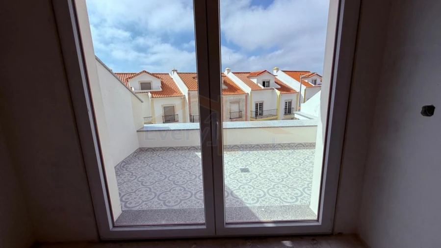 Moradia T4 para Venda em Atouguia da Baleia Foto 31