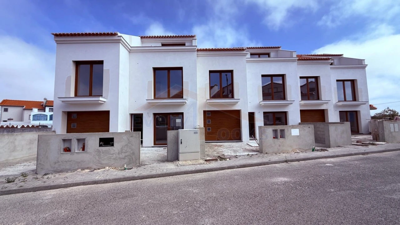 Moradia T4 para Venda em Atouguia da Baleia Foto 16